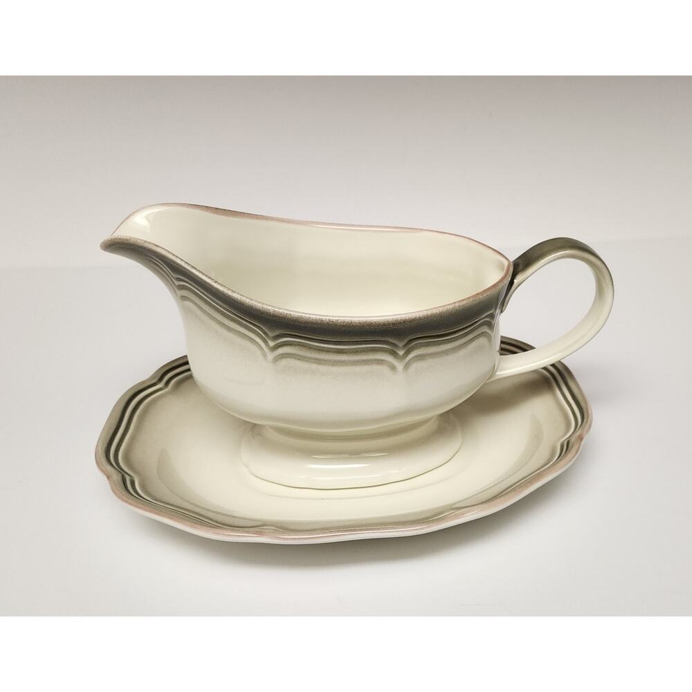 Mikasa Ceramic Gravy Boat & Underplate
Country Estate (D8800) Brown/Green